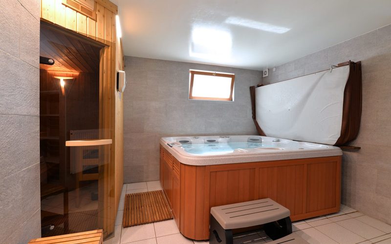Jacuzzi Sauna
