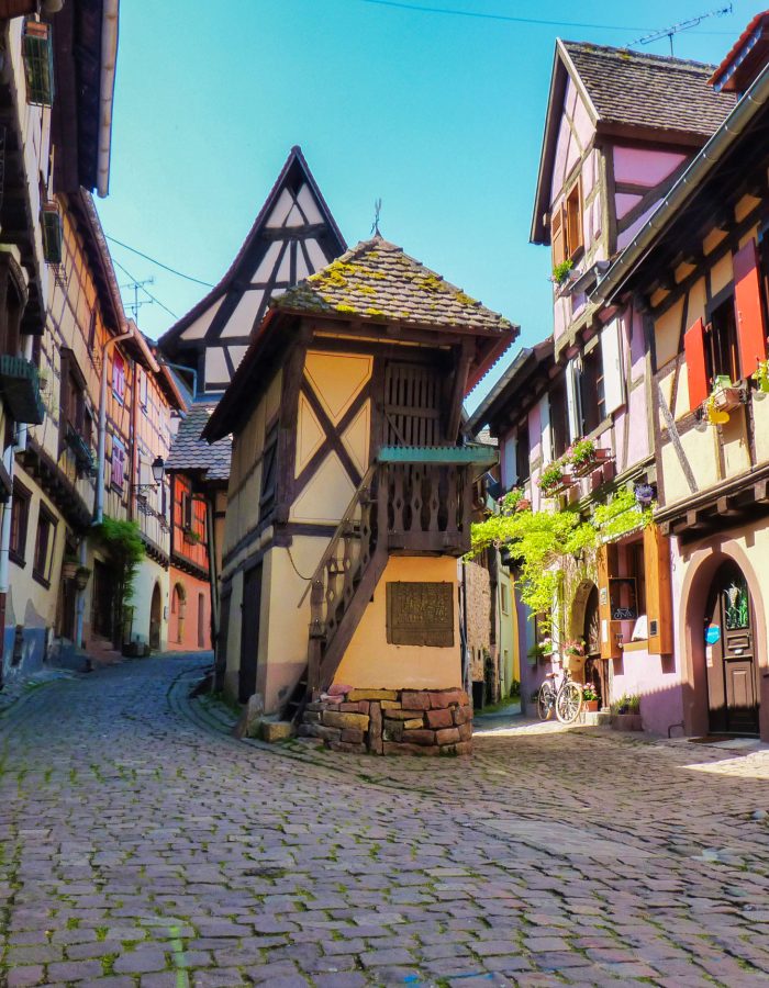 eguisheim-is-a-circular-walled-town-so-its-streets-are-arranged-in-concentric-circles-alsace-france